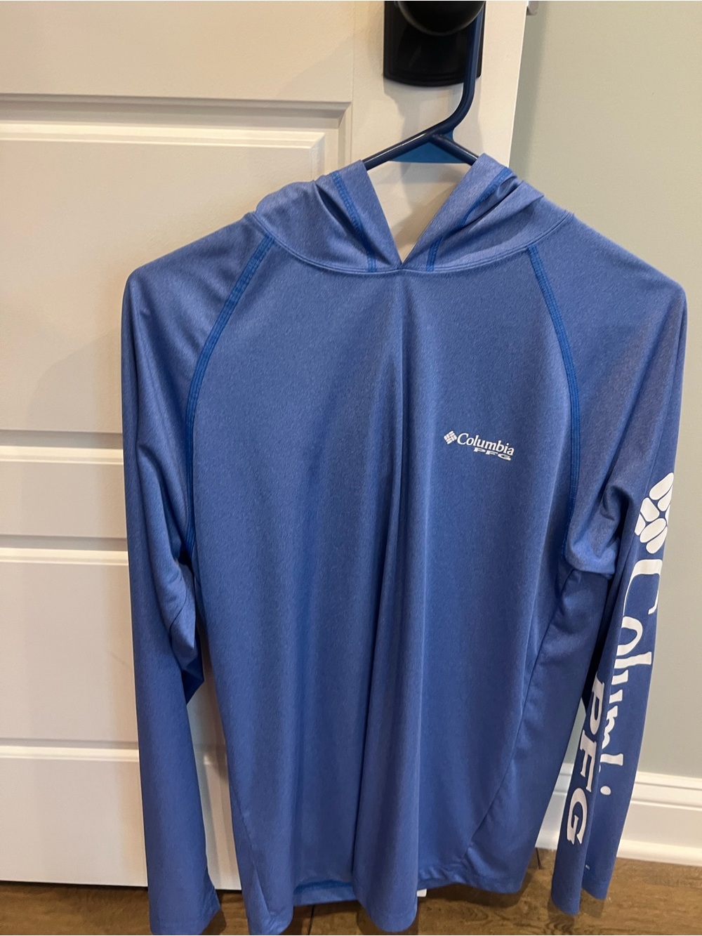 Men’s Columbia Blue Hooded Performance Long Sleeve-Size Small
